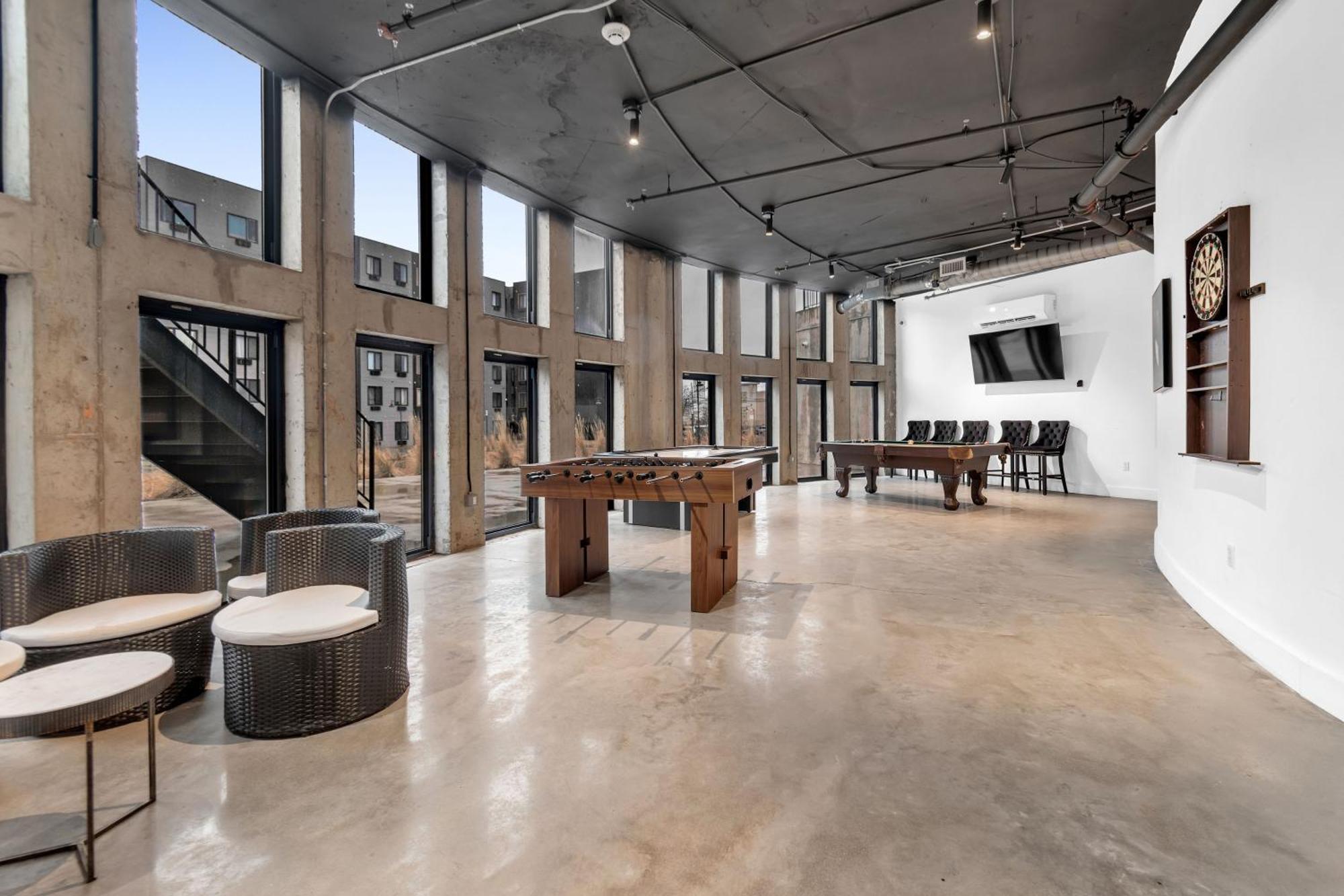 Royal Oasis Indoor Pool, Free Parking, Near Nyc Apartment Elizabeth Exterior photo